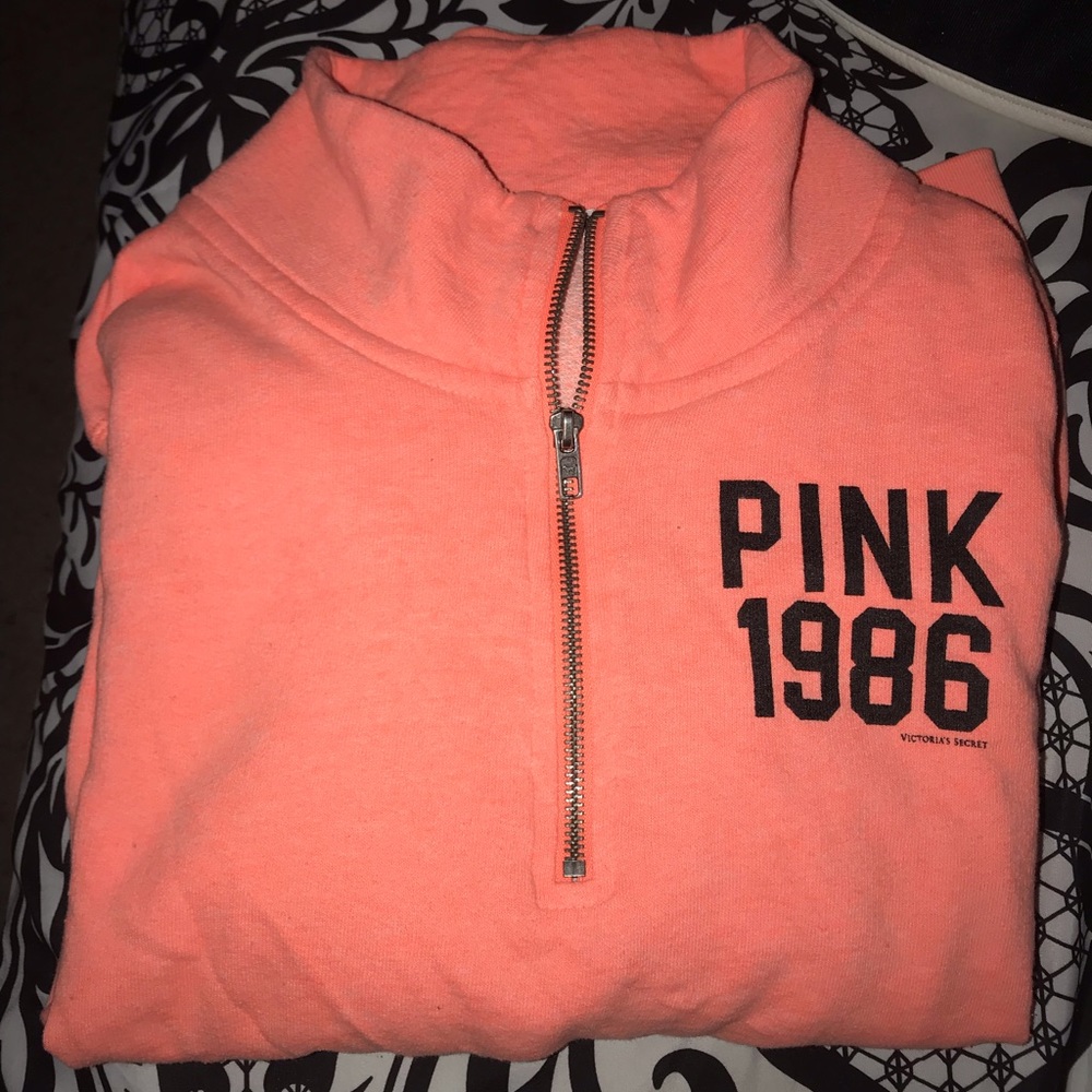 VS HALF ZIP SWEATSHIRT